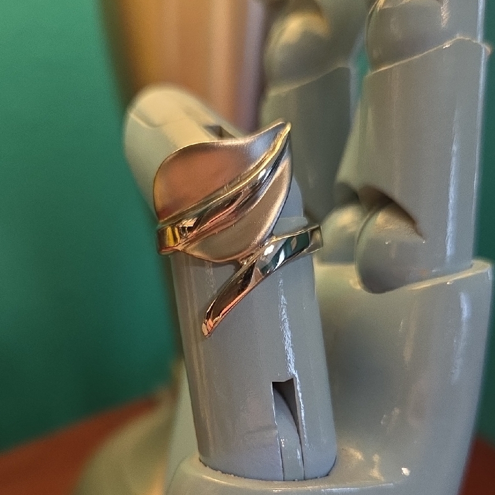 Elegant Silvertone Stainless Steel Leaf Ring